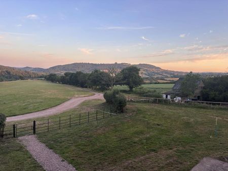 An idyllic four bedroom fully refurbished cottage located on the Kentchurch Estate, offering the perfect blend of rural living and modern comfort. - Photo 5