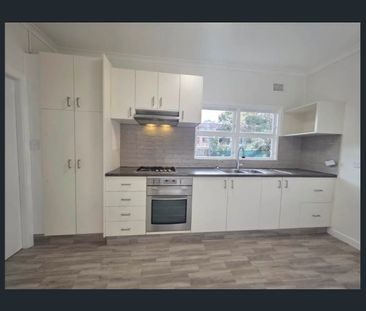 3 Bedroom House Newly renovated - Photo 6