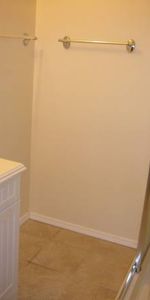 3 bedrooms basement suite - Photo 3