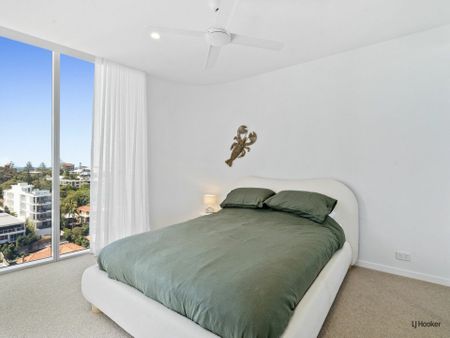 LUXURY FULLY FURNISHED THREE BEDROOM TOP FLOOR APARTMENT - THE DEL RAY - Photo 3