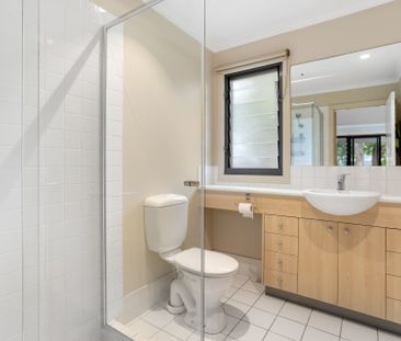 Leafy Bardon Boutique Townhouse Retreat - Photo 5