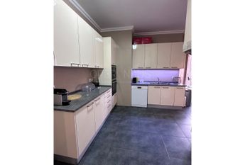 Apartamento T5 em Lisboa