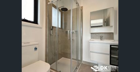 Stunning 4 bedroom Townhouse - Photo 2