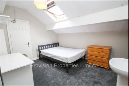 7 Bedroom House near Leeds University - Photo 2