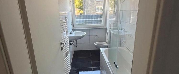 3,5-Zimmer-EG-Wohnung mit großer Terrasse, 272 m² Garten - Foto 1