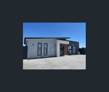 PRIVATE ROOM WITH OWN ENSUITE AND KITCHENETTE !!!! - Photo 4