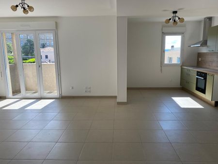 Location Appartement 3 pièces 68m² AUBENAS 07200 - Photo 2