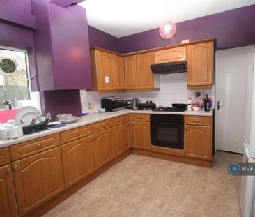 1 bedroom in a house share to rent - Photo 4