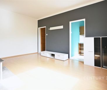 Pronájem bytu 2+1 52 m2 - Fotografie 2