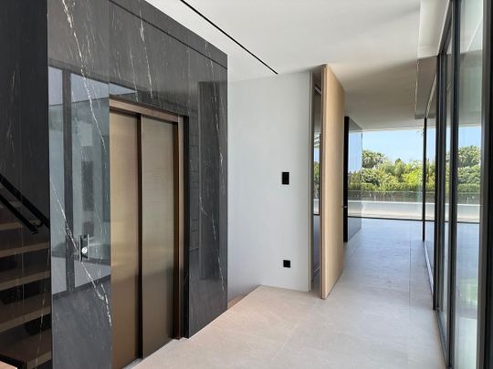 House in Nueva Andalucía, Costa del Sol - Photo 1