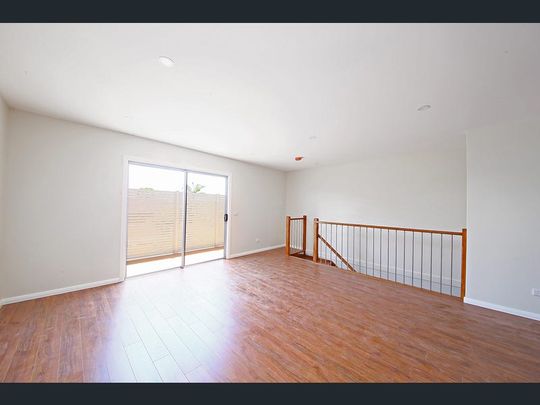 Modern 2-Bedroom Townhouse in St Albans - $530/week - Photo 1
