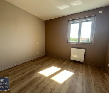 Location Appartement 4 pièces 82m² FEILLENS 01570 - Photo 3