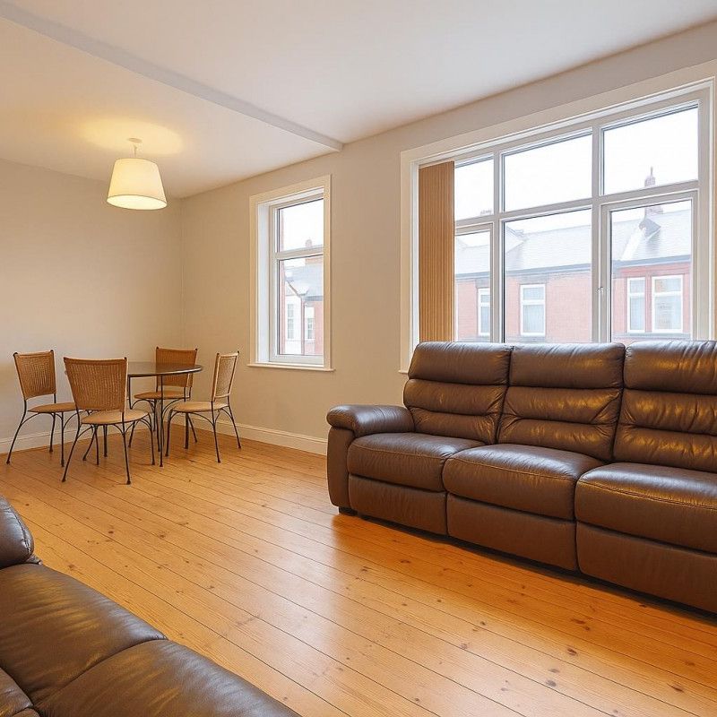 3 bedroom Student Flat to rent in Grosvenor Road, Jesmond, Newcastle upon Tyne, Ne2 - Photo 1