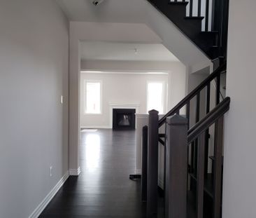 For Lease - 176 CRANESBILL Road, Kanata, Ontario - Photo 4