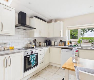 3 bedroom semi-detached house to rent - Photo 4