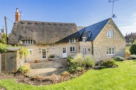 5 bed House - Detached To Let - Photo 3