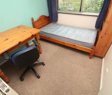 4 bedroom end of terrace house to rent - Photo 5