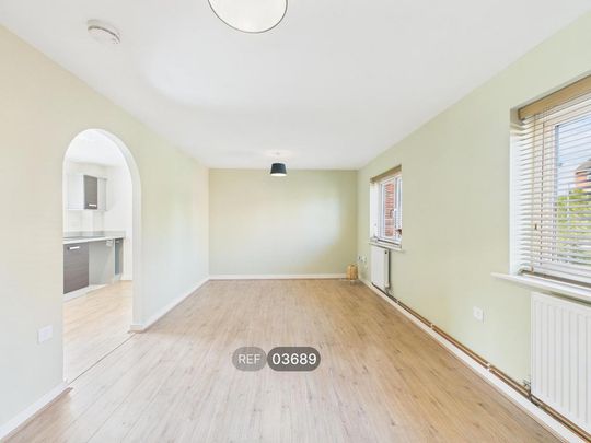 2 bedroom coach house to rent - Photo 1