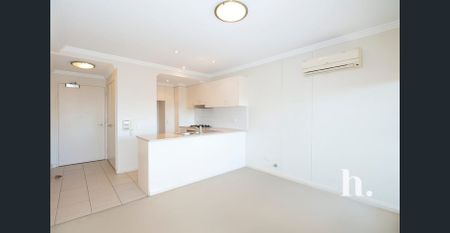 Oversized Apartment in Prime Location - Photo 2
