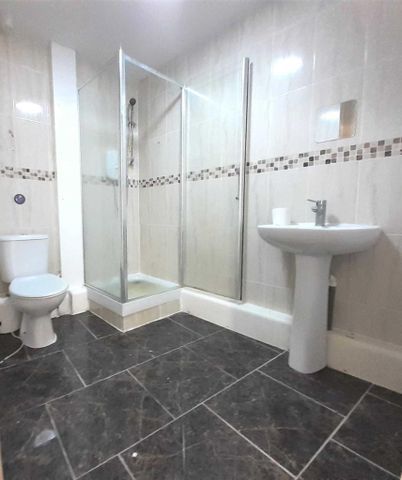 4 bedroom apartment to rent - Photo 5