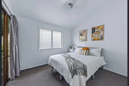 Prime Cannonvale location. Renovated Townhouse! - Photo 4