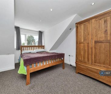 9 bedroom end of terrace house to rent - Photo 1