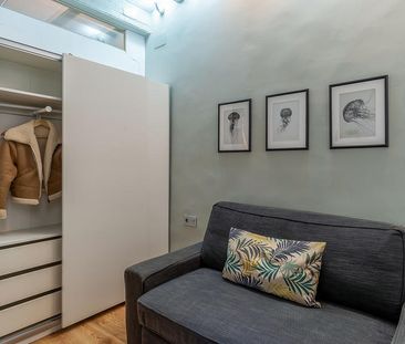 Bright 2-Bedroom Apartment with Balcony in the Heart of Las Ramblas - Photo 6