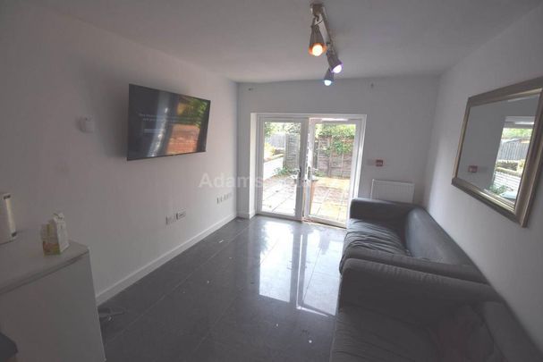 6 bedroom terraced house to rent - Photo 1