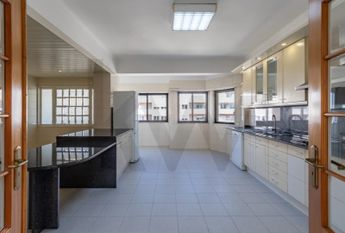 Apartamento T4 em Lisboa