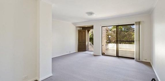 Spacious 3-Bedroom Townhouse in Prime Wollstonecraft Location - Photo 2