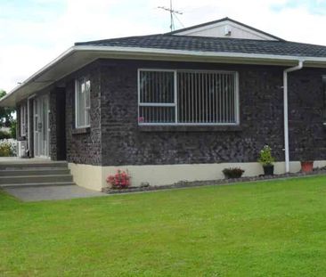 Very Tidy Home In One Of Pukekohe's Most Sough... - Photo 5