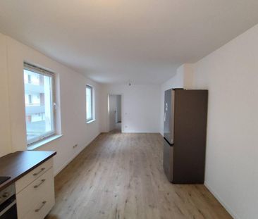 Modern sanierte 2-Zimmer-Wohnung mit Einbauküche in zentraler Lage - Photo 1