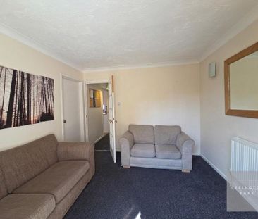 1 bedroom in a house share to rent - Photo 2