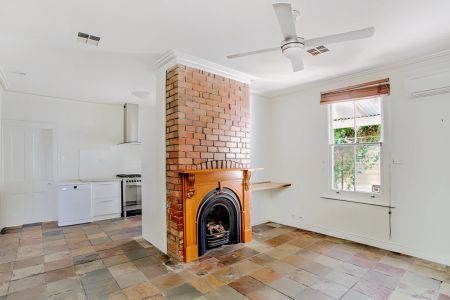 2 Bed, 1 Bath - Photo 2