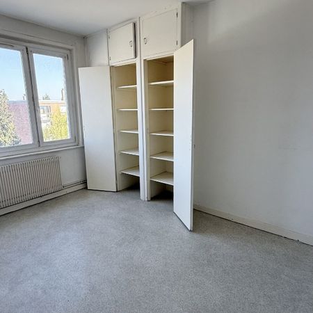 Location Appartement 3 pièces 79m² LENS 62300 - Photo 4