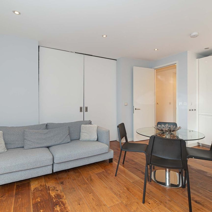 3 Bed Flat, Peter St, W1F - Photo 1