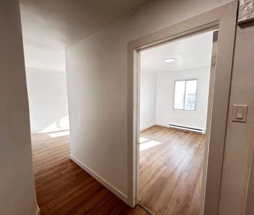 2 CH - 1 SDB - Montreal - $1,095 /mo - Photo 2