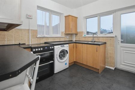 2 bedroom semi-detached bungalow to rent - Photo 5