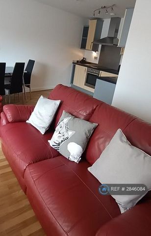 2 bedroom flat to rent - Photo 2