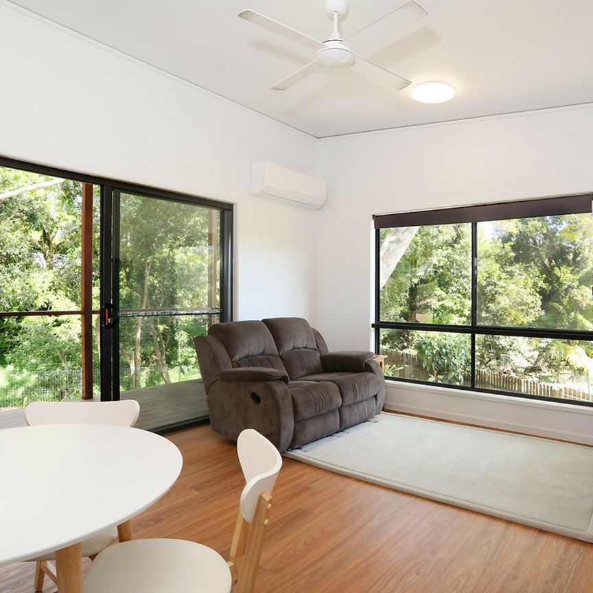 5 BEDROOM HOME WITH FREE STANDING ONE BEDROOM GRANNY - Photo 1