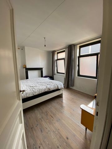 Volledig gerenoveerde woning met tuintje en ruime garage - Photo 2