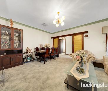 BEAUTIFULLY PRESENTED FAMILY HOME IN HEART OF LALOR - Photo 6