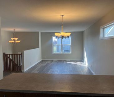 Beautiful Renovated Duplex in North Red Deer - Photo 2