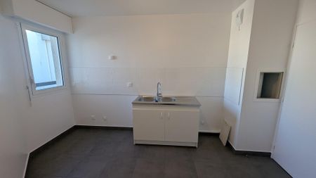 location Appartement T4 DE 92.4m² À PARIS - Photo 3