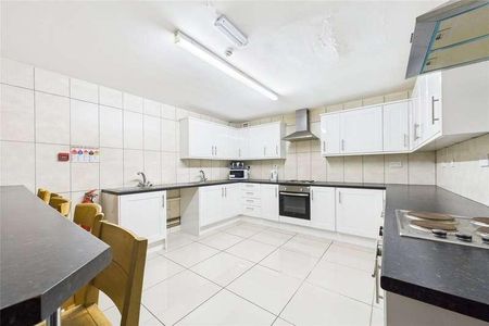 Albert Street, Slough, Berkshire, SL1 - Photo 3