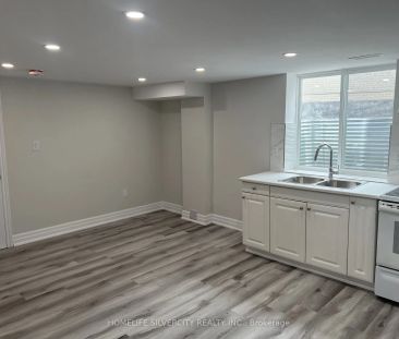 Detached Home For Lease | W9254233 - Photo 1