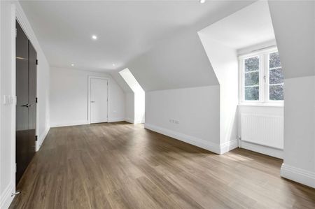 Set in a beautifully private setting, approximately 1.3 miles to ACS Cobham. - Photo 5