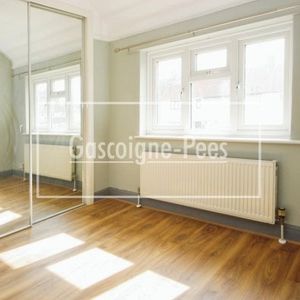 Browning Avenue - Worcester Park - Photo 2