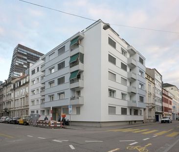 Living in an excellent location - Photo 5