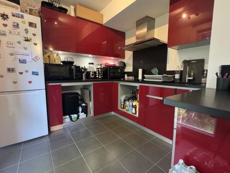 À louer charmant appartement T2 avec une place de parking en sous-sol. - Photo 4